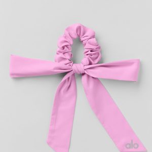 Alo Yoga Love Knots Tie Scrunchie - Candy Heart Pink