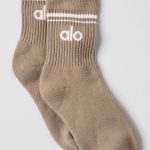 Alo Yoga Unisex Half-Crew Throwback Sock - Gravel/White