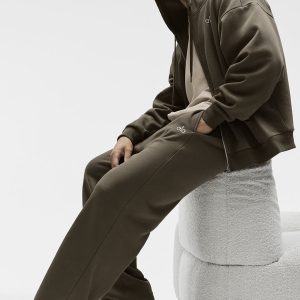 Alo Yoga Accolade Straight Leg Sweatpant - Olive Tree