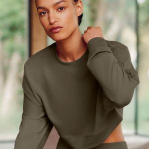 Alo Yoga Cropped Sway Crew Neck Pullover - Olive Tree